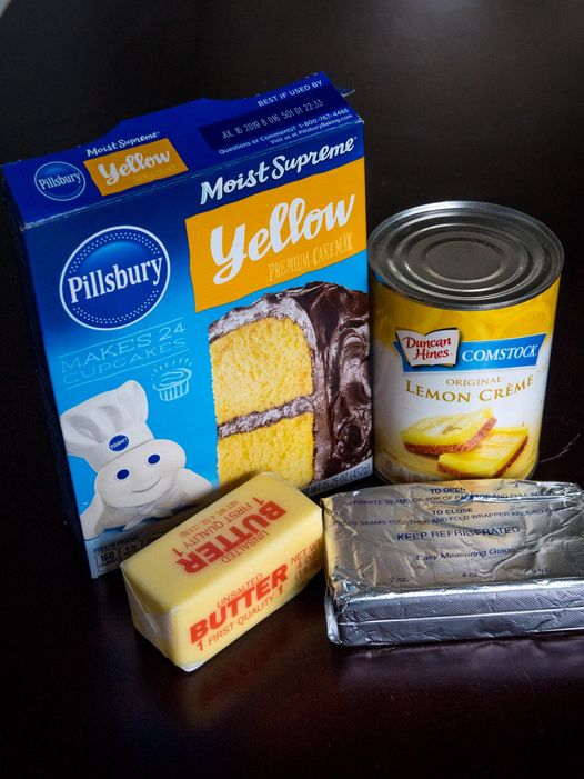 4-Ingredient Lemon Cream Cheese Dump Cake