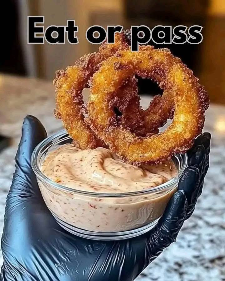 Crispy Onion Rings with Smoky Paprika Aioli