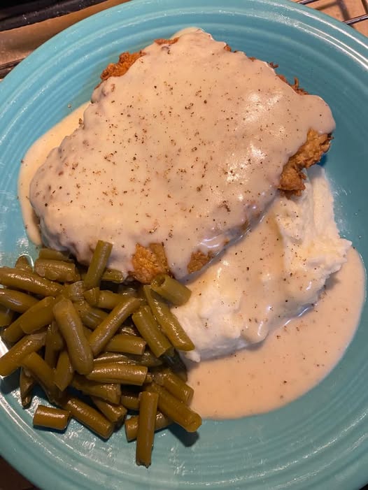 Creamy Mashed Potatoes and Garlic Green Beans